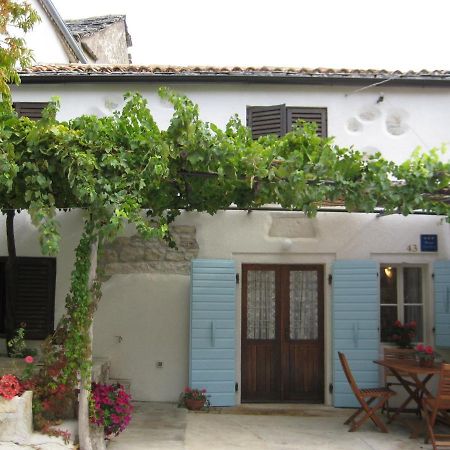 Holiday Home Trostova Kuca Pazin Ruang foto